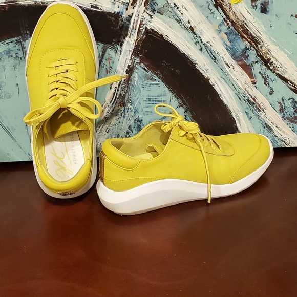 Kennet Cole Women Yellow Athletic Shoes Lightweight, Size 6.5 Very Good Conditio - Picture 3 of 3